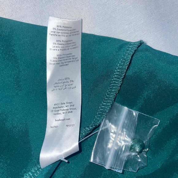 boohoo Satin Extreme Flared Sleeve Mini Party Dress Size 8 NWT - Picture 12 of 16